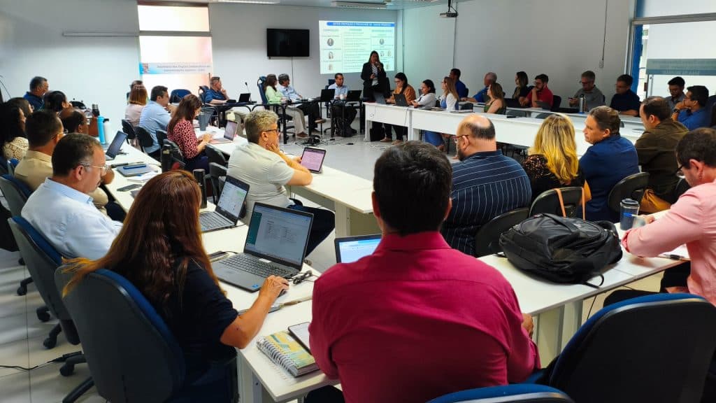 Lideranças universitárias reunidas em debates estratégicos