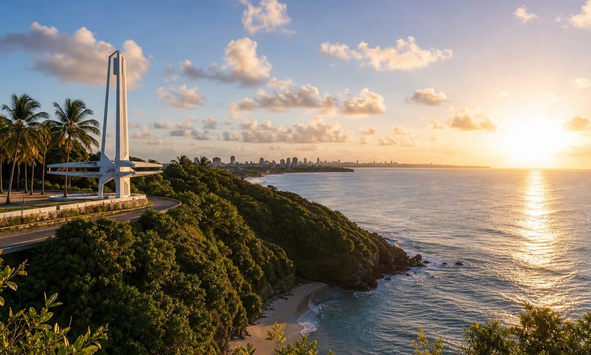 Vista do litoral e do Farol do Cabo Branco em João Pessoa